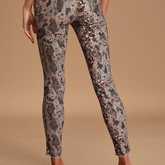 HOST β
 FREE PEOPLE Raw High-Rise 2 faced Snake Print Jean - Picture 9 of 15